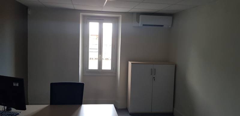Installation CVC et plomberie sanitaire avec rénovation technique complète pour l’agence Groupama implantée à Saint-Maximin