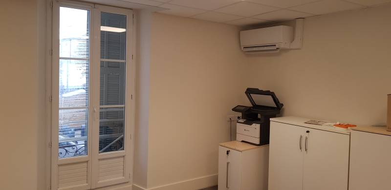 Installation CVC et plomberie sanitaire avec rénovation technique complète pour l’agence Groupama implantée à Saint-Maximin