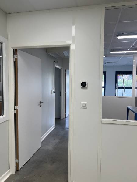 Installation climatisation cassettes Daikin et modification réseau VMC – Réaménagement bureaux – Café Richard (30)
