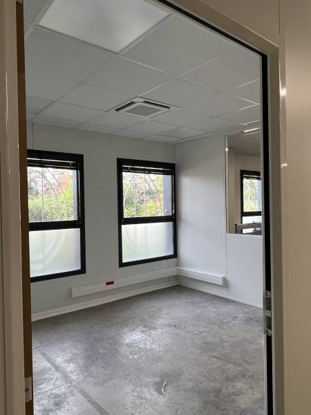 Installation climatisation cassettes Daikin et modification réseau VMC – Réaménagement bureaux – Café Richard (30)